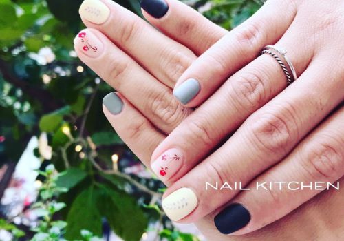Pedicure basic foot scrub/ Pedicure special Callus treatment with Vinylux - Sơn Vinylux và chà gót chân cơ bản hoặc trị liệu mềm gót chân đặc biệt 